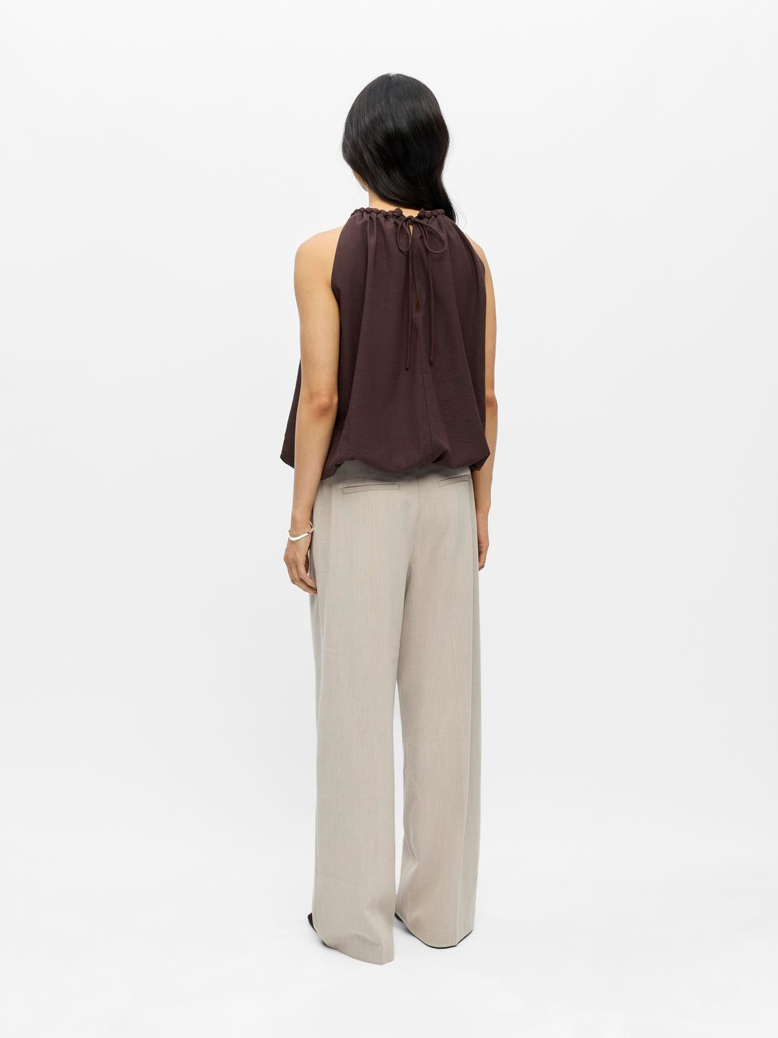 model_shot-back
